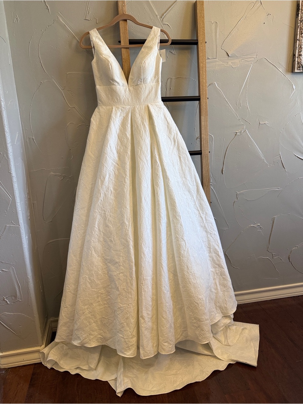 Ivory V-Neck A-Line Floral Jacquard Wedding Dress